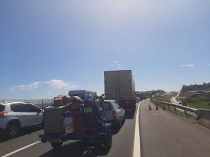 Notícia - Fila na BR-101 e trânsito tranquilo para o Rincão