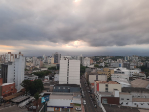 Notícia - Segunda-feira deve ser de chuva