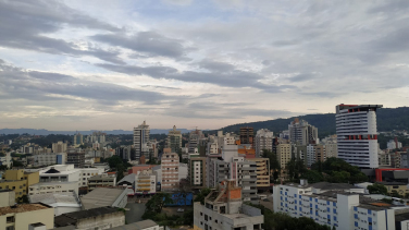 Notícia - Quarta-feira de muito calor e risco de temporal no sul catarinense