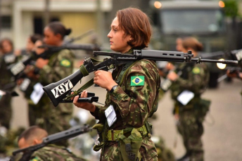 Notícia - Em 190 anos de história, 28º GAC recebe a primeira sargento combatente