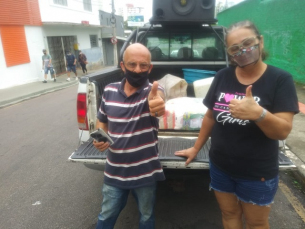 Notícia - Ajuda na pandemia: Após entrevista na Som Maior, artistas de circo recebem alimentos