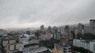 Notícia - Quarta-feira de tempo nublado e chuvoso em todo o sul catarinense 