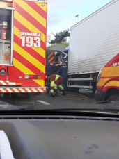 Notícia - Acidente na BR-101 em Criciúma deixa motorista preso às ferragens (VÍDEO)