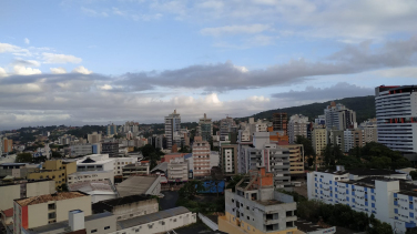 Notícia - Fim de semana de Páscoa será de sol e pancadas de chuva 