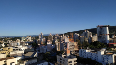 Notícia - Manhãs frescas e tardes quentes marcam semana de outono em Criciúma e região