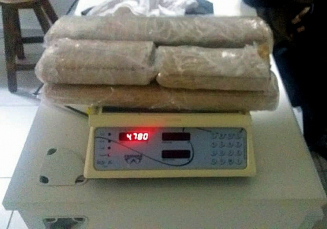 Notícia - Passageiro de transporte por aplicativo é preso com quase 5k de maconha na BR-101