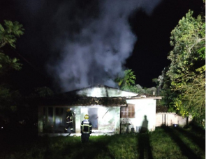 Notícia - Vela causa incêndio em casa de Siderópolis