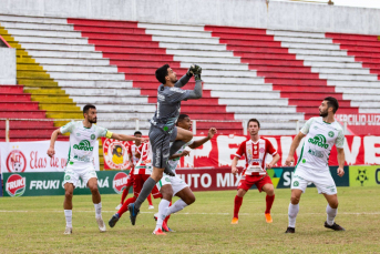 Notícia - Hercílio Luz não sai do zero contra a Chapecoense