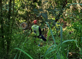 Notícia - Homem morre após capotar trator