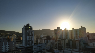 Notícia - Domingo de sol e com máximas próximas dos 30ºC no sul de SC