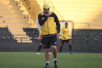 Notícia - Paulo Baier comanda primeiro treino coletivo no Heriberto Hülse