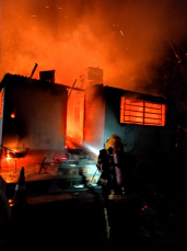 Notícia - Casa é destruída em incêndio em Criciúma