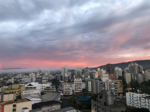 Notícia - Antes da frente-fria, mais um dia de chuva em Criciúma e região