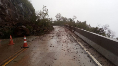 Notícia - DNIT alerta para queda de barreira na Serra da Rocinha