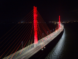 Notícia - Ponte de Laguna recebe iluminação especial em comemoração ao Dia dos Namorados