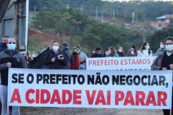 Notícia - Servidores de Nova Veneza protestam contra prefeitura