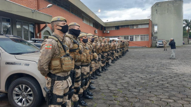 Notícia - Armas de fogo e crack apreendidos em operação realizada em Criciúma