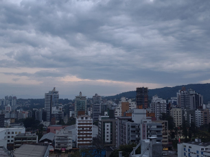 Notícia - Previsão de chuva para o fim da manhã em Criciúma e região