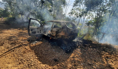 Notícia - Incêndio deixa veículo totalmente destruído em Jacinto Machado