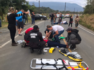 Notícia - Duas pessoas ficam feridas em acidente de moto em Nova Veneza