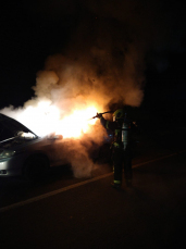 Notícia - Carro pega fogo em Criciúma nesta madrugada