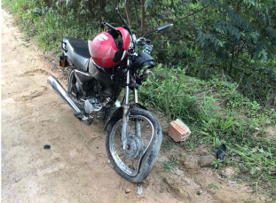 Notícia - Motociclista fica ferido após colidir com caminhonete