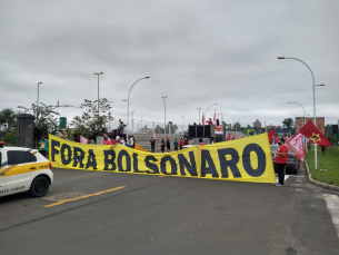 Notícia - (VÍDEO) Manifestação contra Bolsonaro acontece em Criciúma