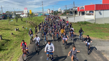 Notícia - Cerca de 600 pessoas participam do 1º Passeio Ciclístico de Cocal do Sul