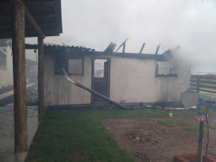 Notícia - Casa é tomada pelo fogo em Arroio do Silva