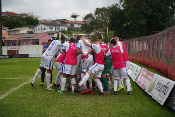 Notícia - Em jogo de nove gols, Caravaggio vence mais uma na Série C do Estadual