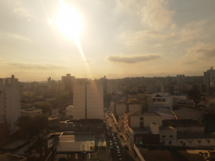 Notícia - Forte onda de calor elevará temperatura na região 