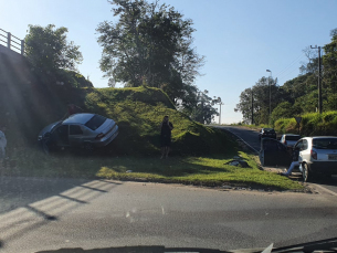 Notícia - Acidente deixa trânsito lento em Içara