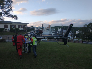 Notícia - Idosa sofre traumatismo craniano e é levada de helicóptero para o hospital