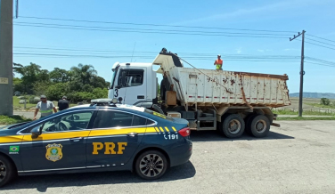 Notícia - Caminhão com 12,5 toneladas de excesso de peso é flagrado na BR-101