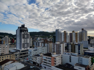 Notícia - Sol e nuvens predominam na região