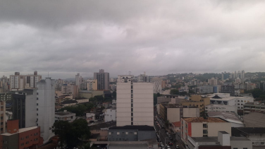 Notícia - Chuva segue nesta quinta-feira. Manhã de sexta-feira deve ter sol