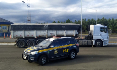 Notícia - Carreta com placa de Urussanga é retida com 5,4 toneladas de excesso na BR-282