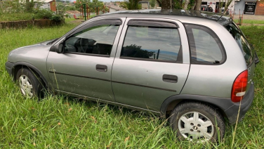 Notícia - Carro roubado é localizado pela PM