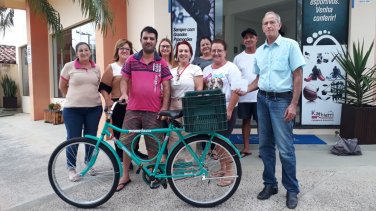 Notícia - Jovem que teve bicicleta furtada recebe uma nova após vaquinha