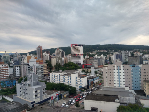 Notícia - Sexta nublada e chuvosa em Criciúma