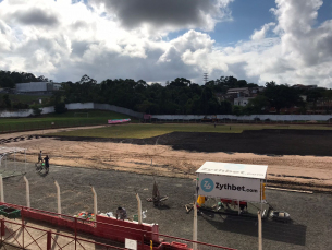 Notícia - Estádio Mário Balsini tem um terço do gramado já plantado (VÍDEO)