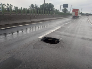 Notícia - Cratera na pista interdita parcialmente BR-101