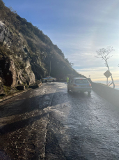 Notícia - Serra do Rio do Rastro: PMRv utiliza sal para descongelar a pista (FOTOS)