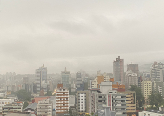 Notícia - Chuva persiste no Sul de SC nesta sexta-feira