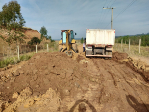 Notícia - Serviços Urbanos de Içara trabalha no alargamento da Rodovia Pietro Sartor 