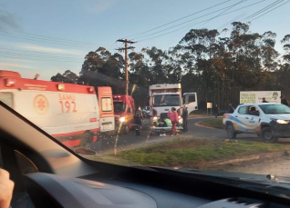 Notícia - Balneário Rincão: Ciclista fica gravemente ferido após colidir em caminhão de lixo