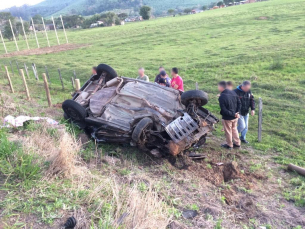 Notícia - Acidente deixa duas pessoas gravemente feridas em Sombrio