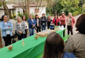 Notícia - Projeto piloto leva Oficina de Jardinagem às mães dos clubes da Afasc