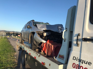 Notícia - Colisão entre caminhão e carro é registrada na BR-101