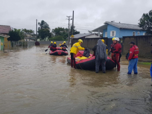 Notícia - Fim de semana marcado por enxurradas, inundações e deslizamentos, alerta Defesa Civil